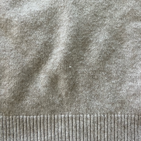 Cute beige sweater - Picture 3 of 5